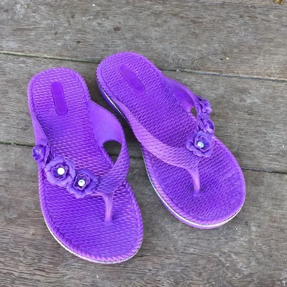 Purple travel flip flops Easter spring vacay farmer’s garden festival beach - Picture 2 of 6
